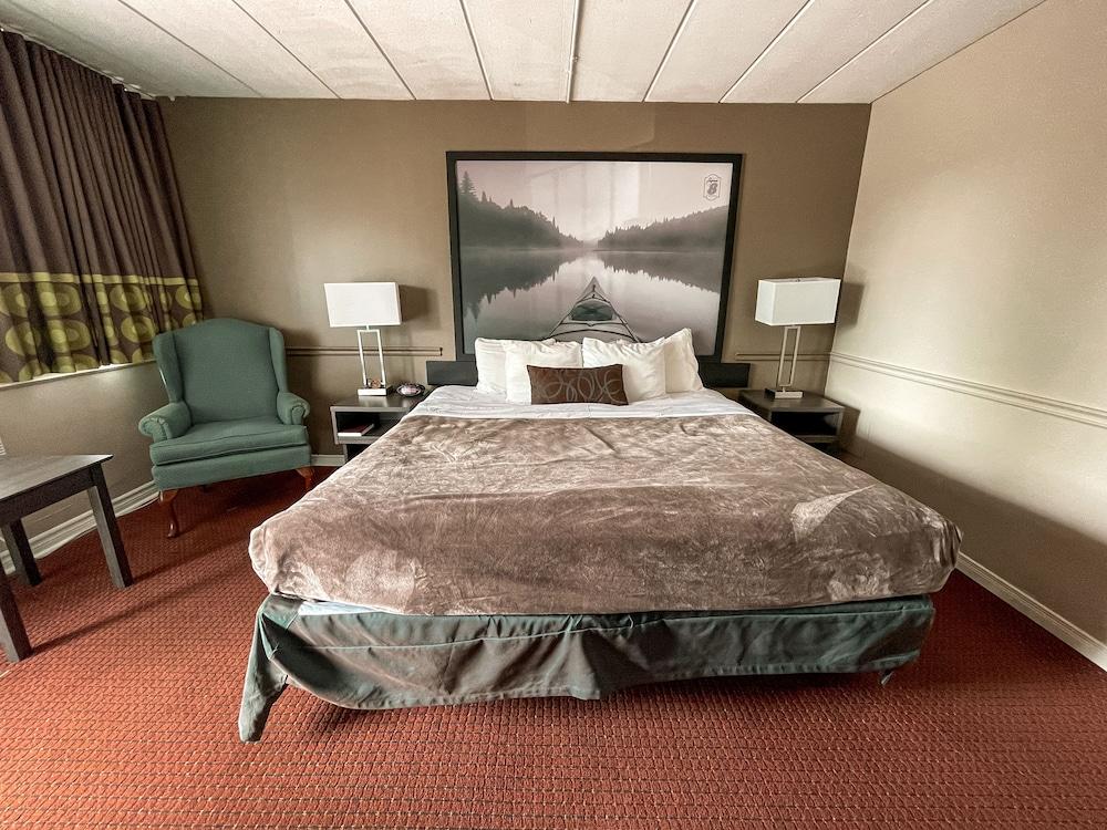 Super 8 By Wyndham Gananoque - Country Squire Resort Kültér fotó
